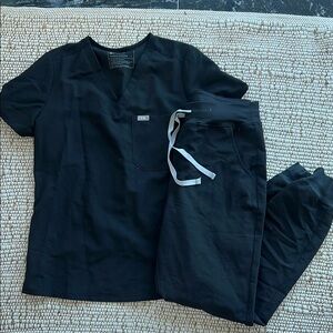 Figs Black Scrub Set